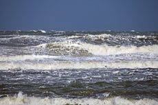 Ameland-Holland: Starke Winde peitschen die Nordsee auf.