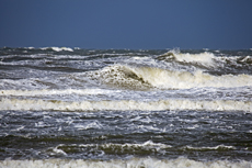 Ameland-Holland: Starke Winde peitschen die Nordsee auf.