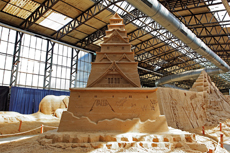 Sandskulpturen Travemünde 2022 - Reise um die Welt. Burg Osaka - © Pavel Solovov (Japan)
