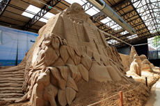 Sandskulpturen Travemünde 2022<br />Reise um die Welt<br />Afrikanische Architektur - © Martin Tedder (Afrika)